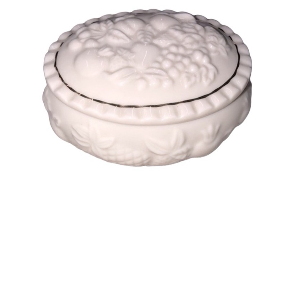 Lenox vintage ivory color small trinket ceramic box